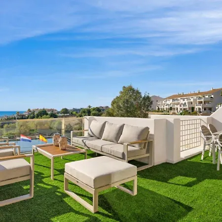 Apartmán Sea View Penthouse With 2 Pools And Nearby