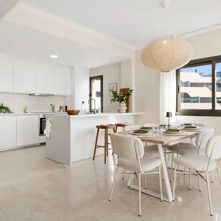 Sea View Penthouse With 2 Pools And Nearby Apartmán
