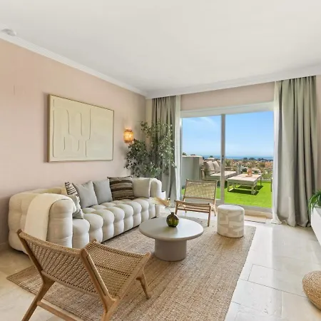 Sea View Penthouse With 2 Pools And Nearby Estepona