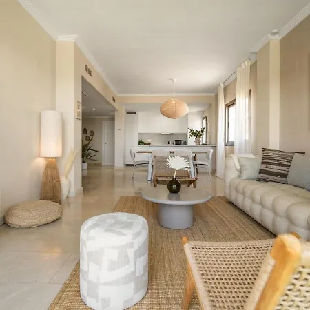 Sea View Penthouse With 2 Pools And Nearby Estepona