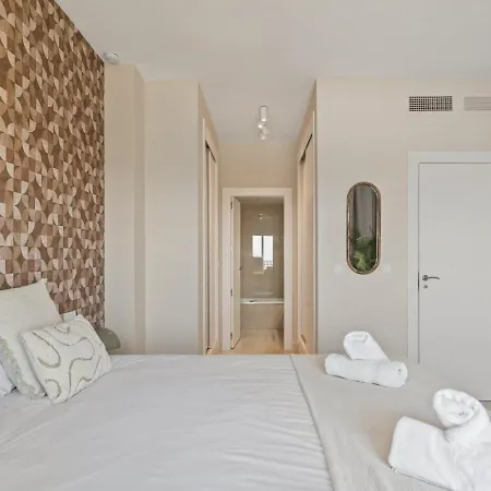 Sea View Penthouse With 2 Pools And Nearby Estepona