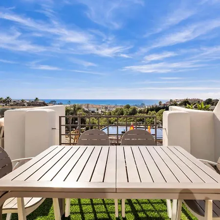 Sea View Penthouse With 2 Pools And Nearby Apartment *